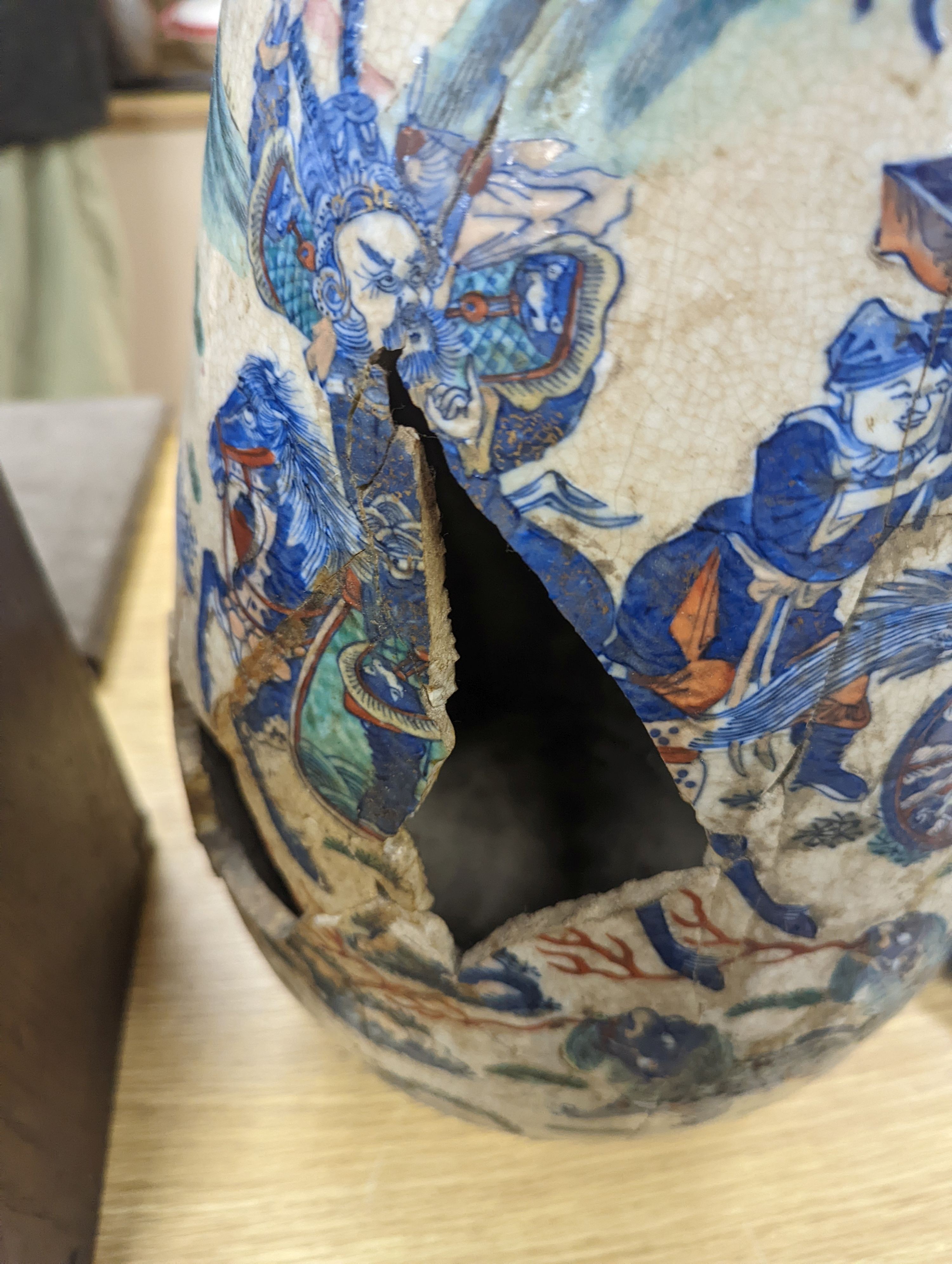 A large Chinese crackle glaze vase, Chenghua mark, 19th century - 62cm tall